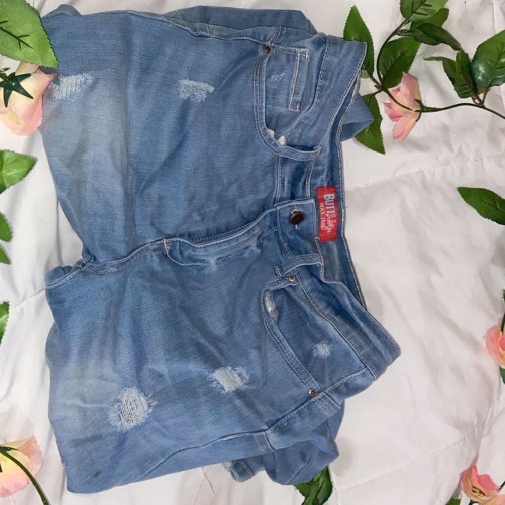 Light blue distressed jeans 🦋